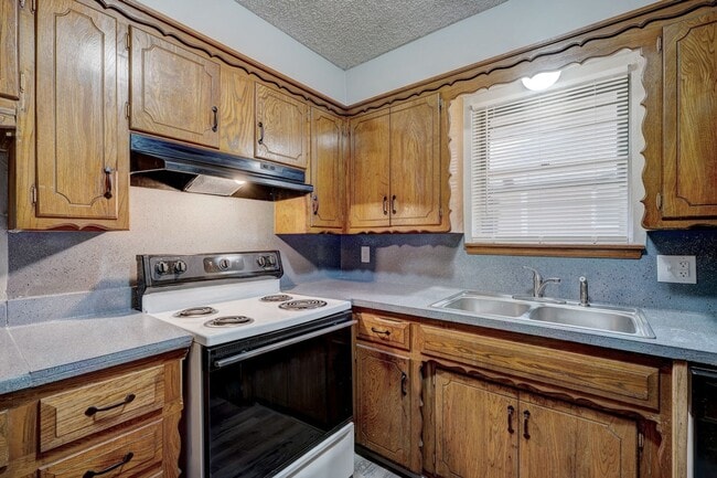 Photo - 3 bed 1 bath home in Mustang,OK