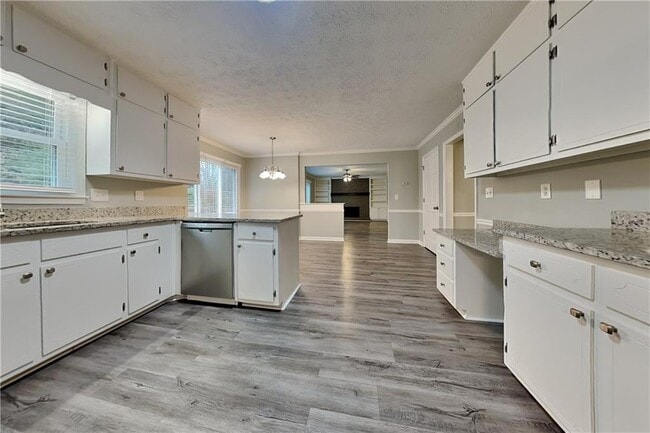 Photo - 3013 Meadowsweet Trail