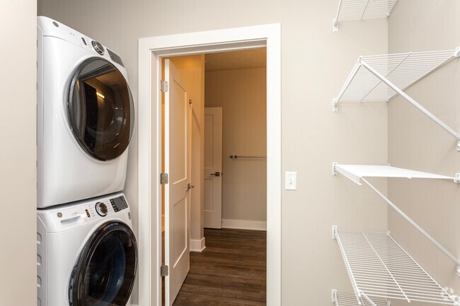 1BR, 1BA - 690SF