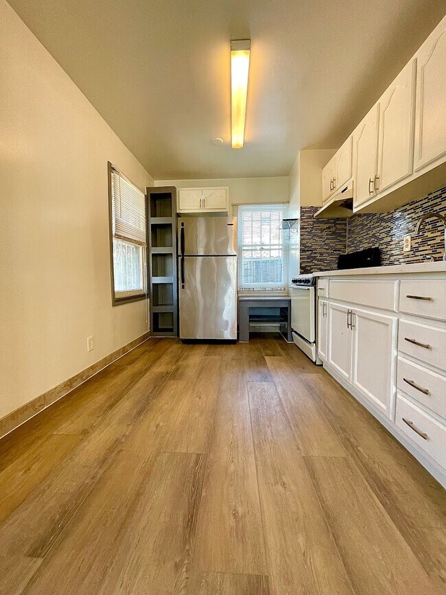 Photo - 1339-1345 S. Sycamore Avenue Unit 1345