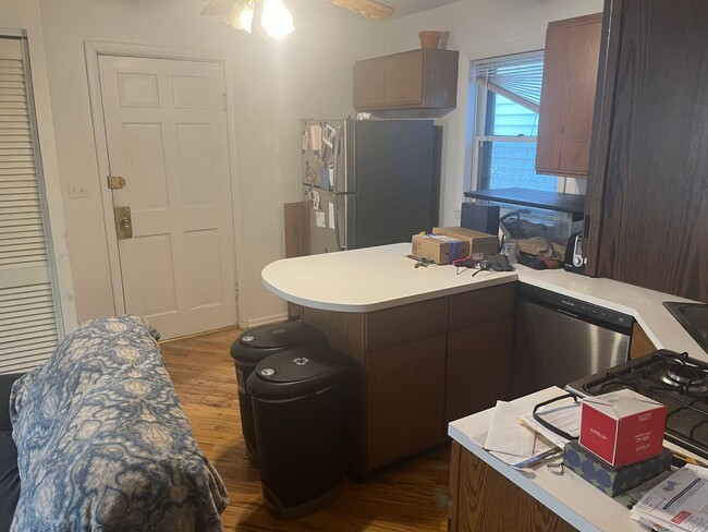 Photo - One bed, duplex in Lakeview, Pet friendly!! Apartment Unit 2R