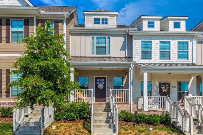 Building Photo - Pet-Friendly 2-Bedroom Townhome with Pool & Covered Parking