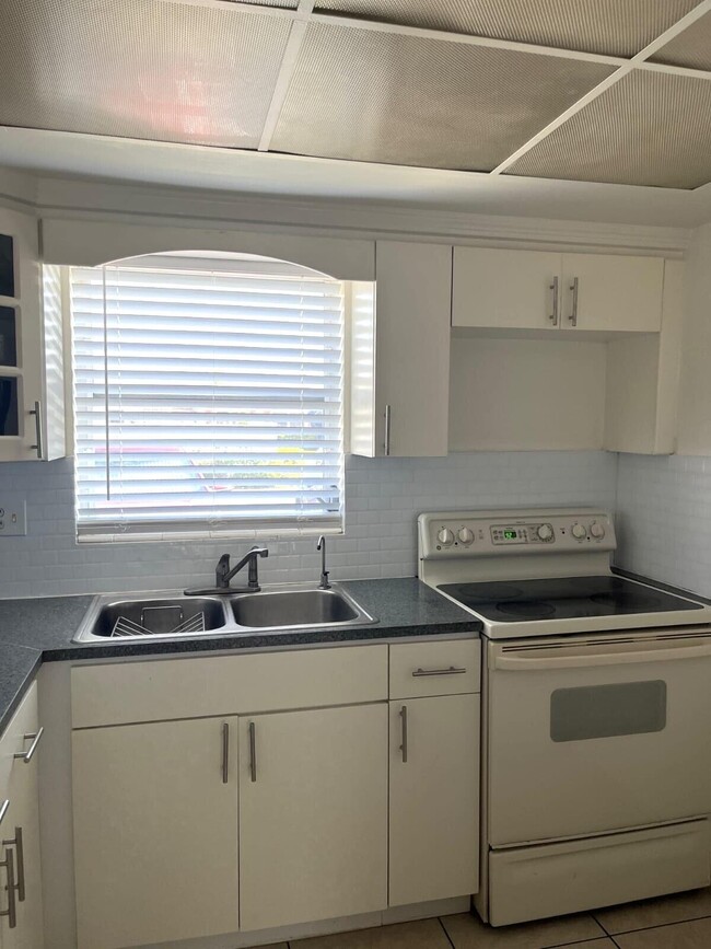 Photo - 2926 Ashley Dr E Unidad F