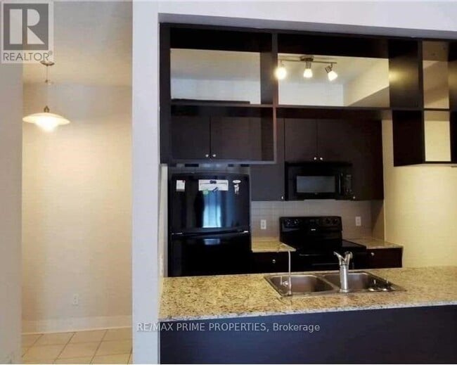 Photo - 315 Village Green Square