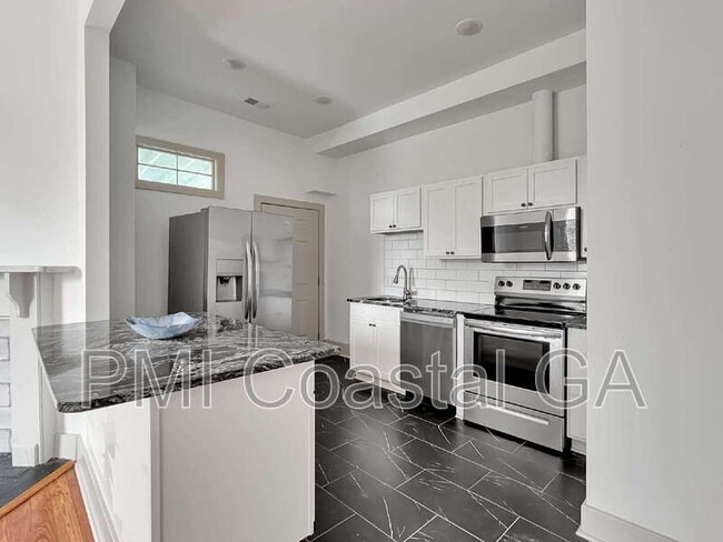 Photo - 314 W 42nd St