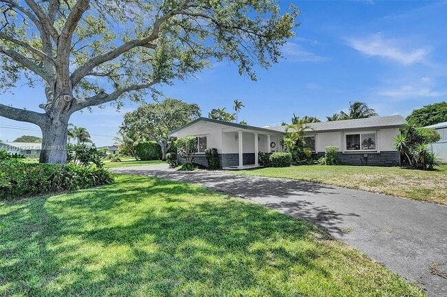 Photo - 2761 NE 12th St