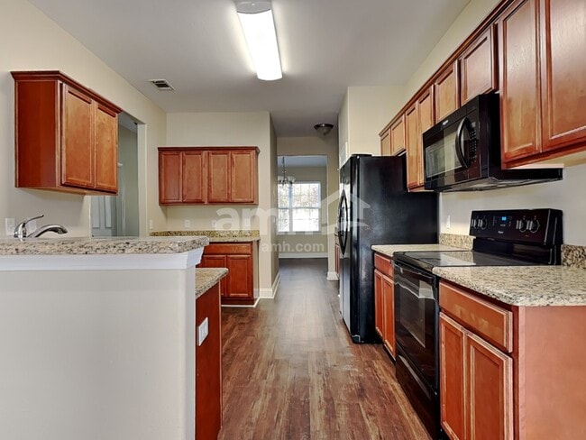 Photo - 830 Hyacinth Cir