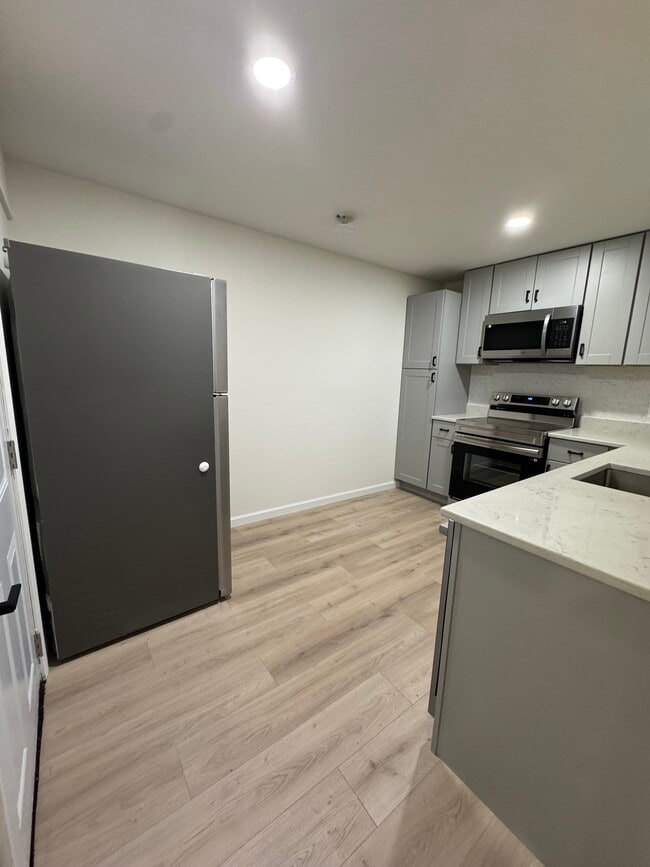 5101 Ampthill Dr Unit Basement in ALX