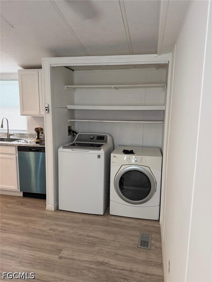 Photo - 130 Lantern Pl