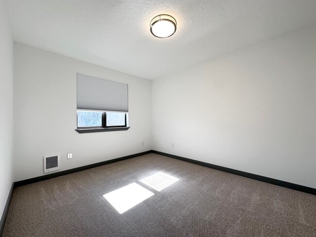 Photo - 2 Bed 1 Bath Duplex Freshly Renovated Near... Unit 2410