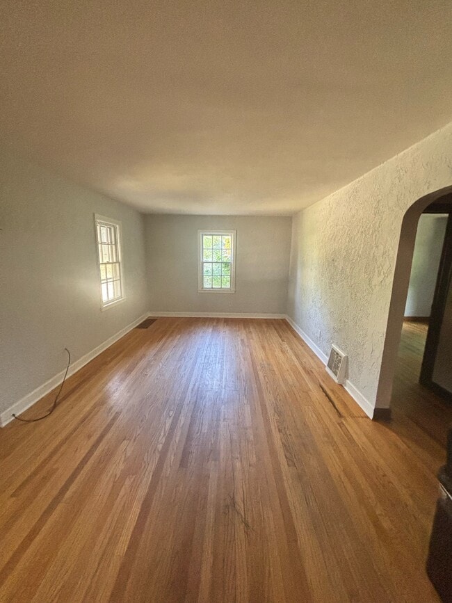 Photo - 203 Alder Ave