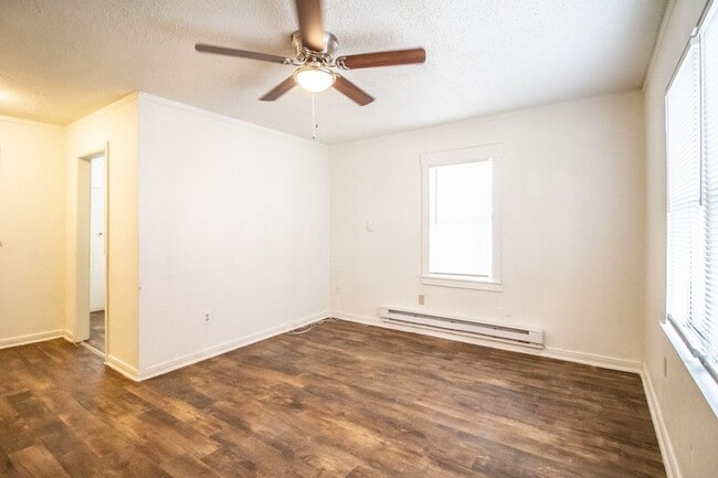 3221 Baylor St