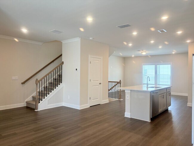 Photo - 2756 Devon Vale St