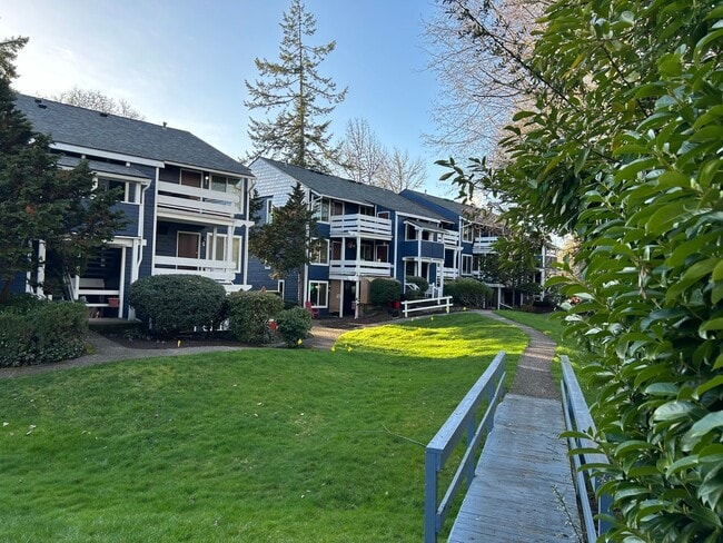(946) 2780-J - Beautiful Updated 2-bedroom... - (946) 2780-J - Beautiful Updated 2-bedroom... Apartment Unit 2780 J