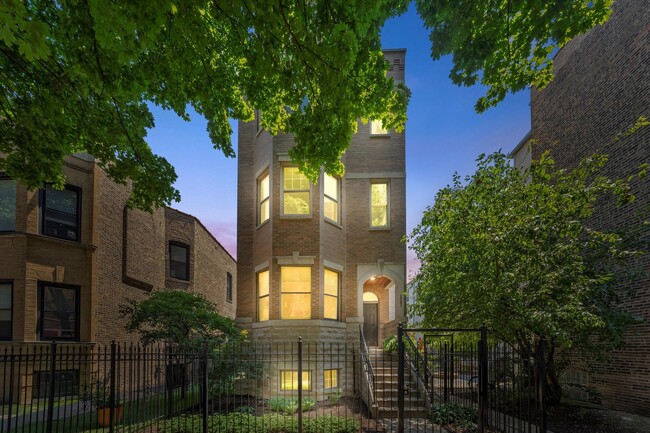 Photo - 1041 N Leavitt St House