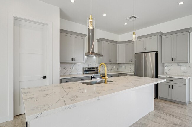 Photo - 910 E Roma Ave