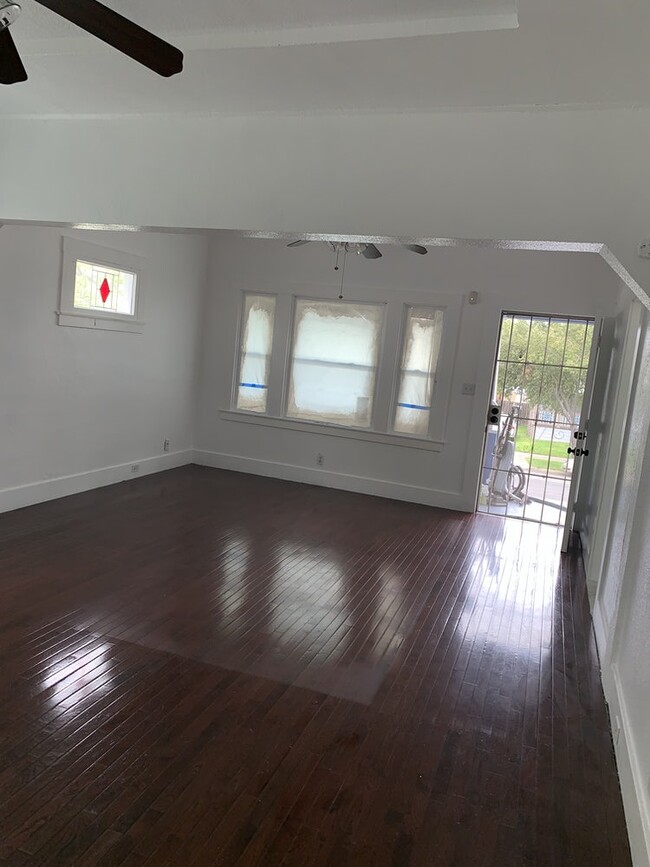 Great room to entry - 3146 2nd Ave