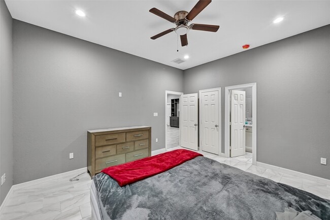 Photo - 7934 Little St