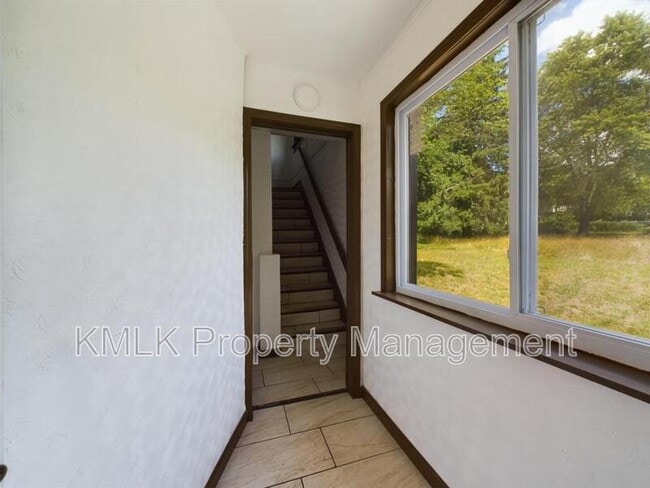 Photo - 187 W Long St