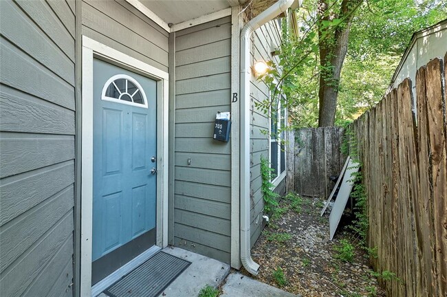 Photo - 705 Nelray Blvd
