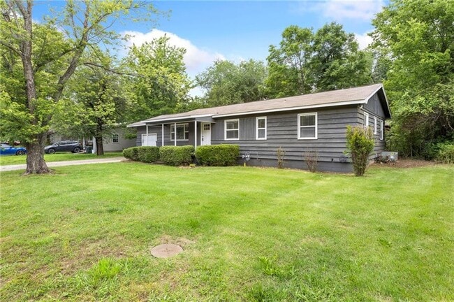 Photo - 2312 W Holly St