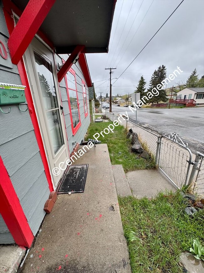 Photo - 330 W Daly St