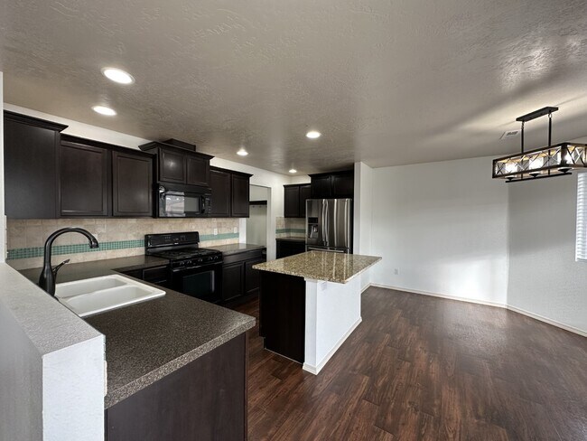 Photo - 1100 SW Colonial