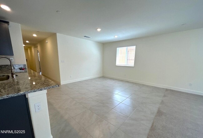 Photo - 904 Cascade Range Dr