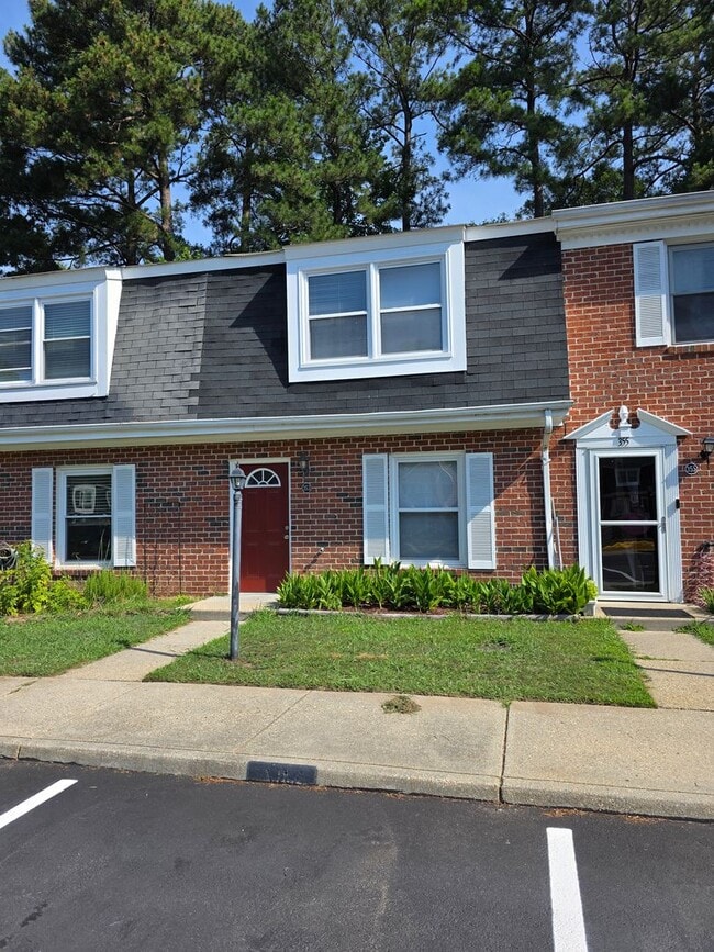 Photo - Move in Ready Townhouse l!