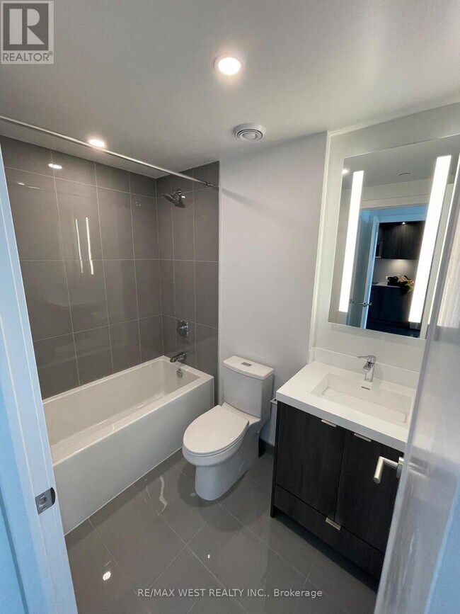 Photo - 30 Inn On The Pk Dr Unité 1412