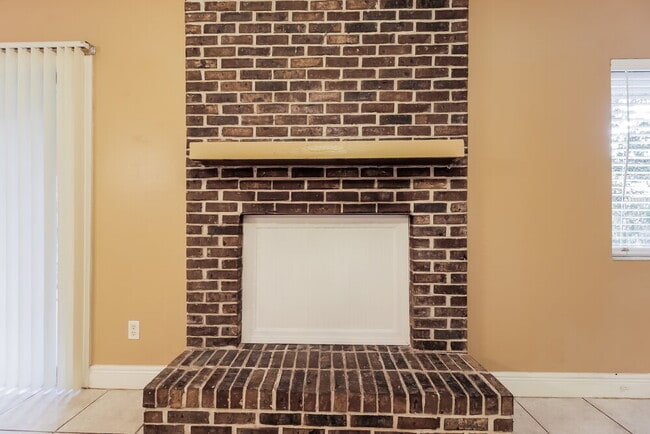 Photo - 647 Redwood Dr