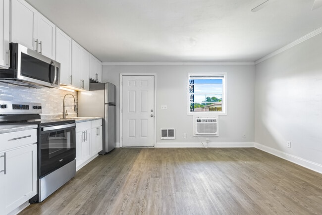 Photo - Edgewater Apartments