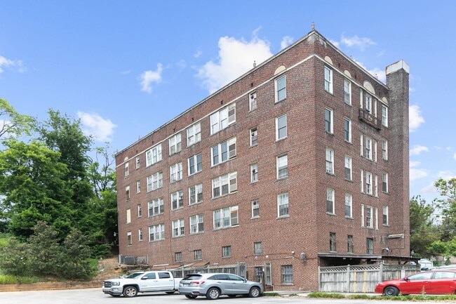Charleston Court