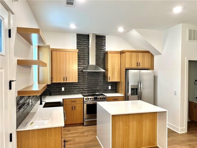 Photo - 5460 Hackett St