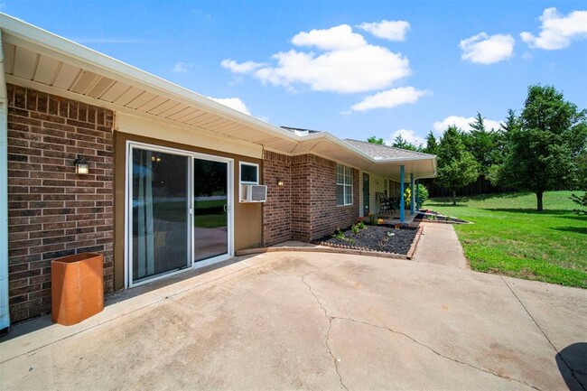 Photo - 1829 Ranchwood Dr