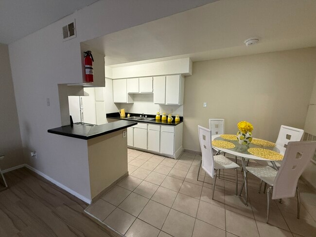 Photo - Villa Nueva Apartments