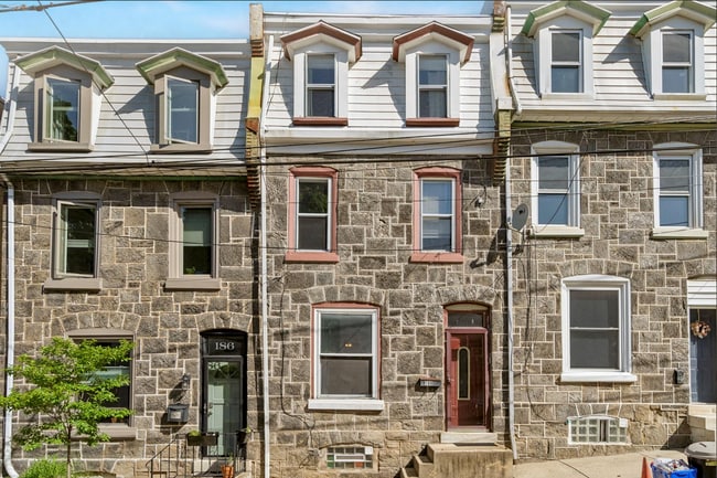 Building Photo - 188 Markle St