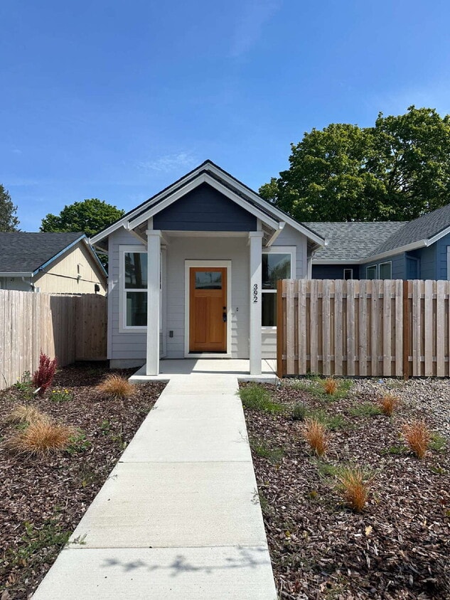 New, Bright 2-Bedroom Duplex in Montivilla... - New, Bright 2-Bedroom Duplex in Montivilla...