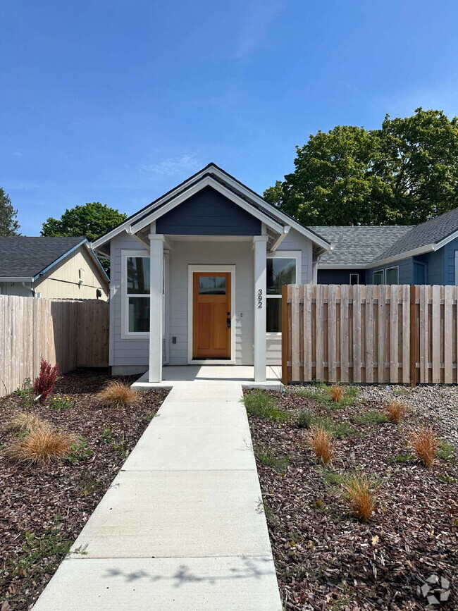Building Photo - New, Bright 2-Bedroom Duplex in Montivilla... Rental