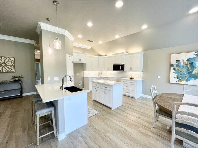 Photo - 5005 Cy Young Dr