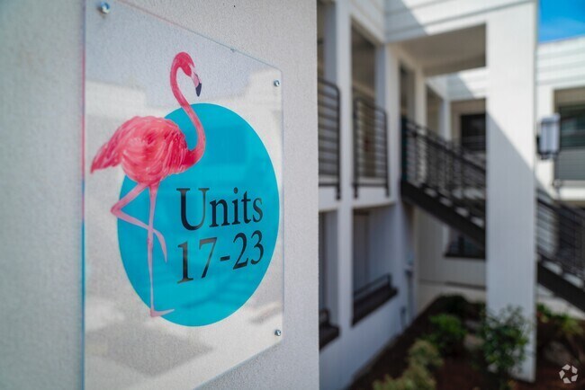 Building Photo - Flamingo Apartments