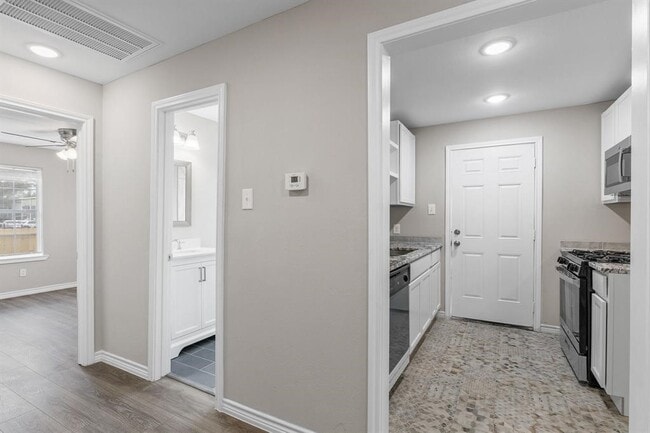 Building Photo - 4311 Hull St Rental