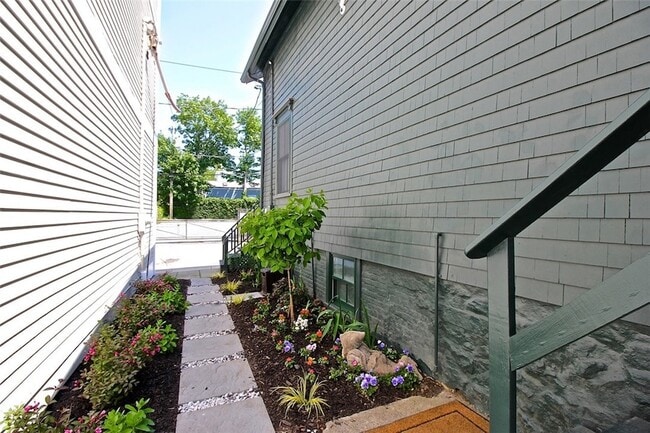 105 John St