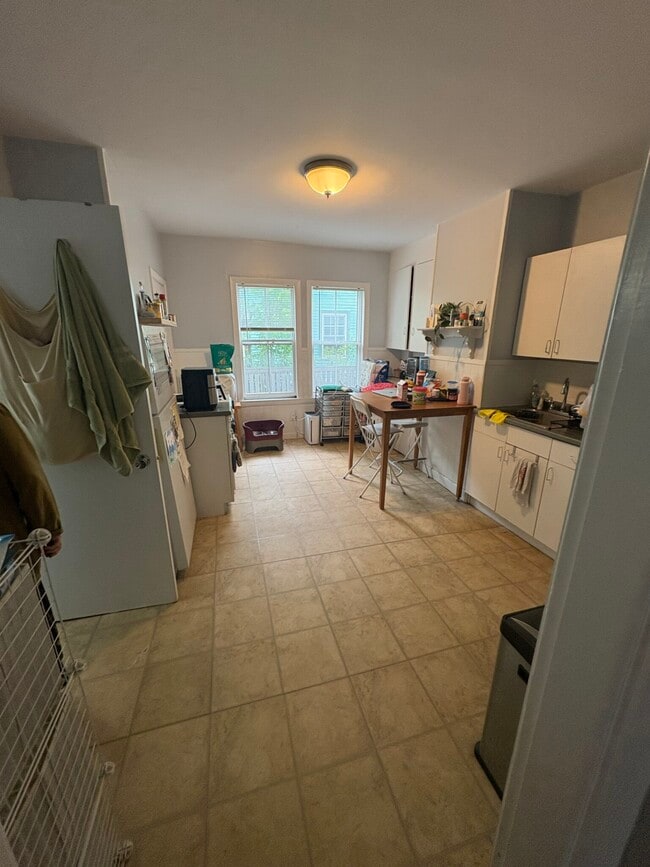 Photo - 38 Fairfield St Apartments Unit 40B