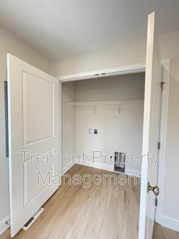 Photo - 307 W 42nd St