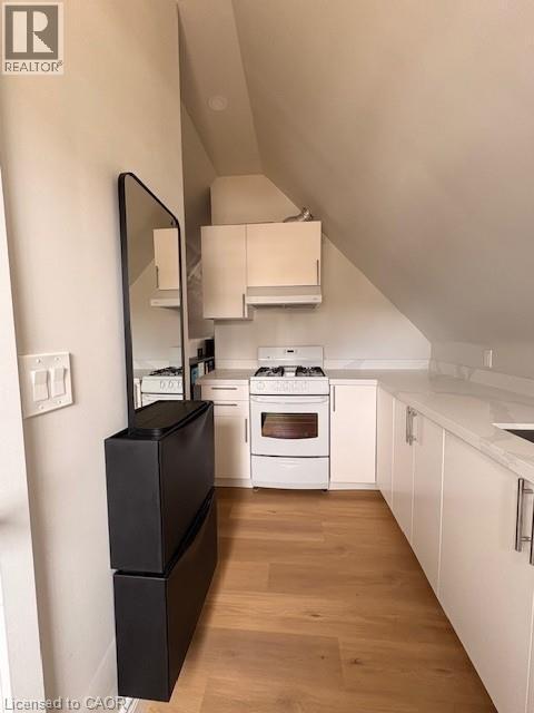 Photo - 27 Strathcona Ave S