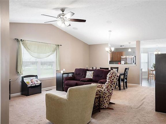 Photo - 1027 Pine Ridge Way