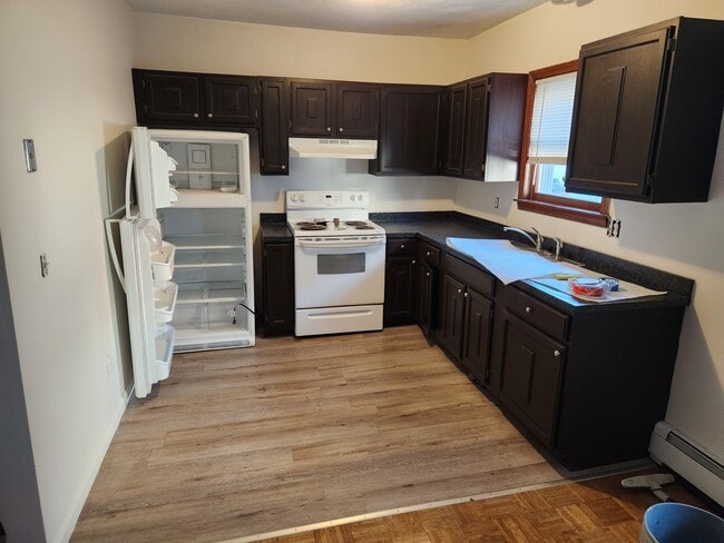 Building Photo - 7 School Ct Unit 7A