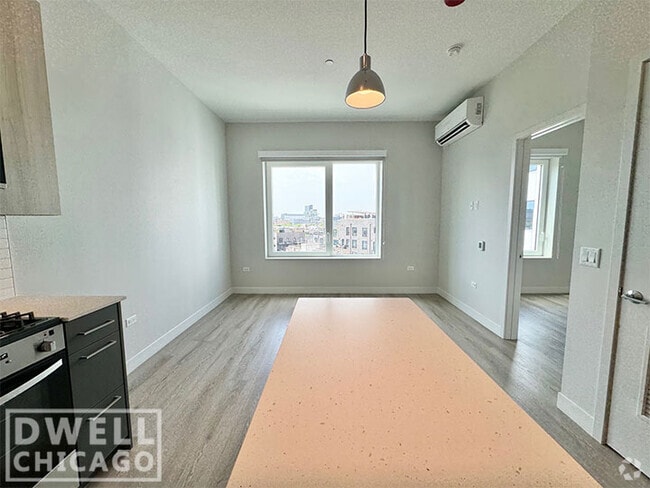 Building Photo - 630 N May St Rental