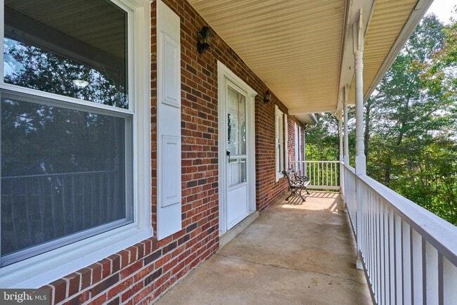 Building Photo - 8332 Hilltop Ave Rental